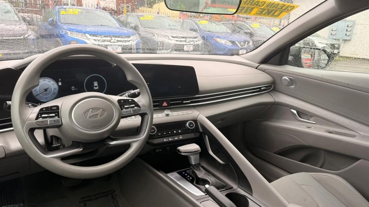 Hyundai Elantra SEL 2024