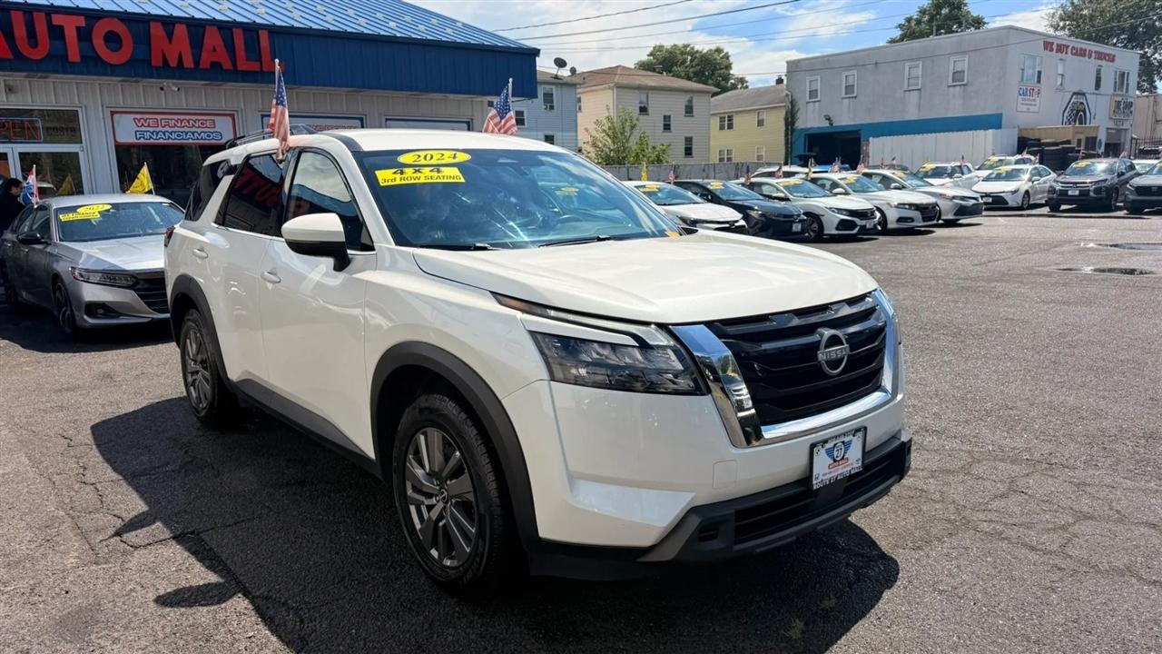 Nissan Pathfinder SV 2024