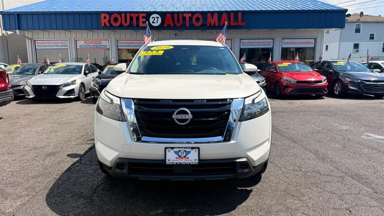 Nissan Pathfinder SV 2024