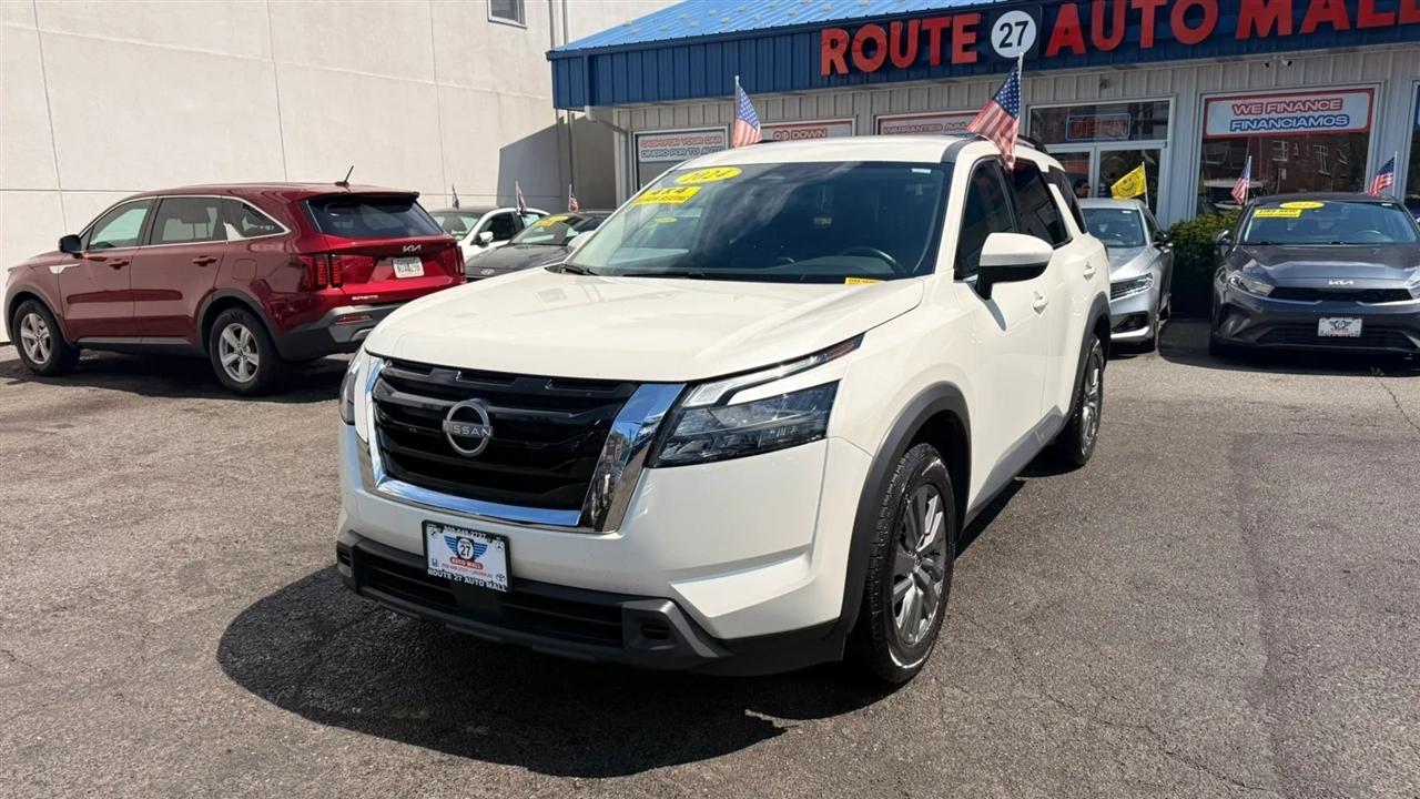 Nissan Pathfinder SV 2024