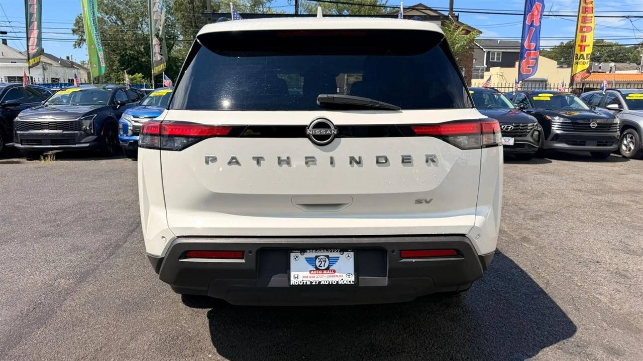 Nissan Pathfinder SV 2024