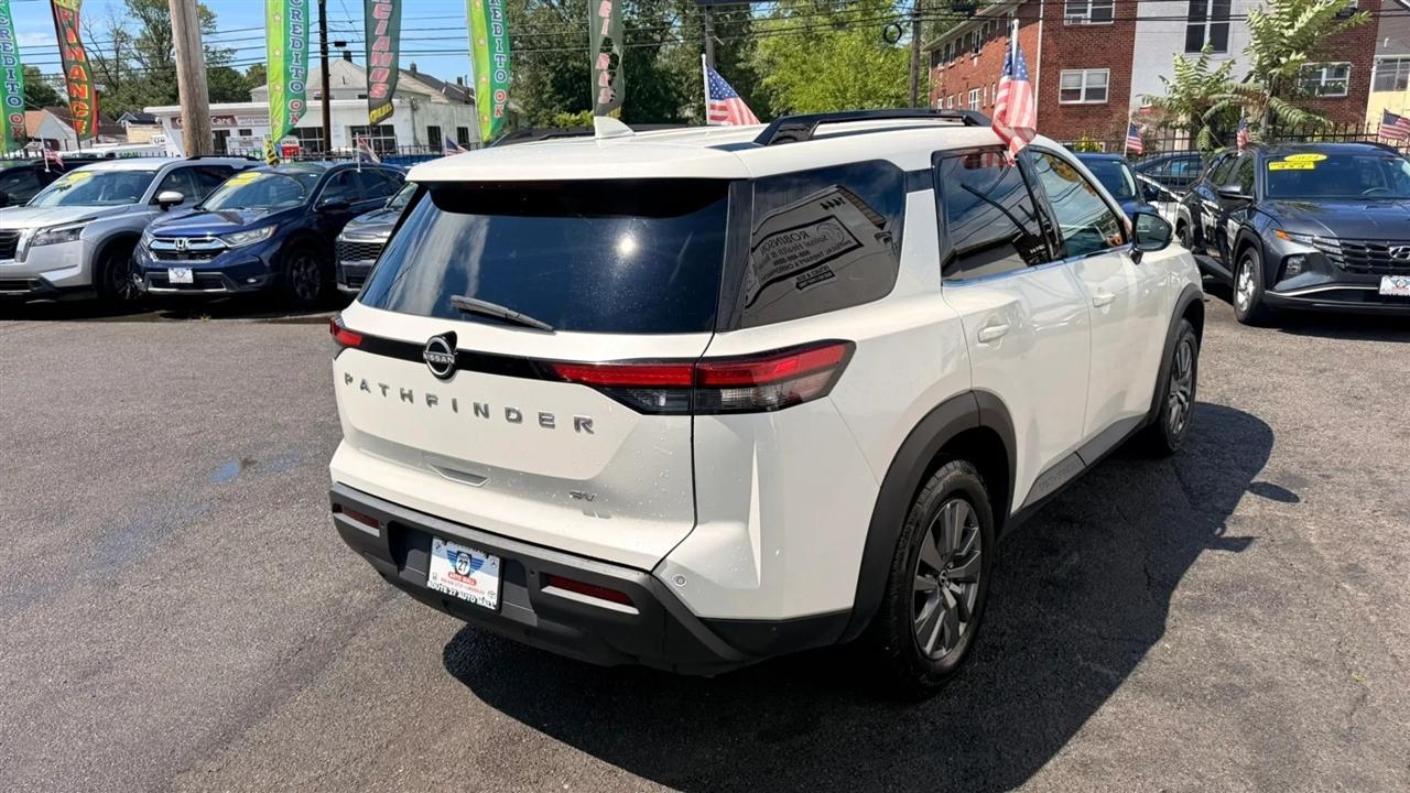 Nissan Pathfinder SV 2024