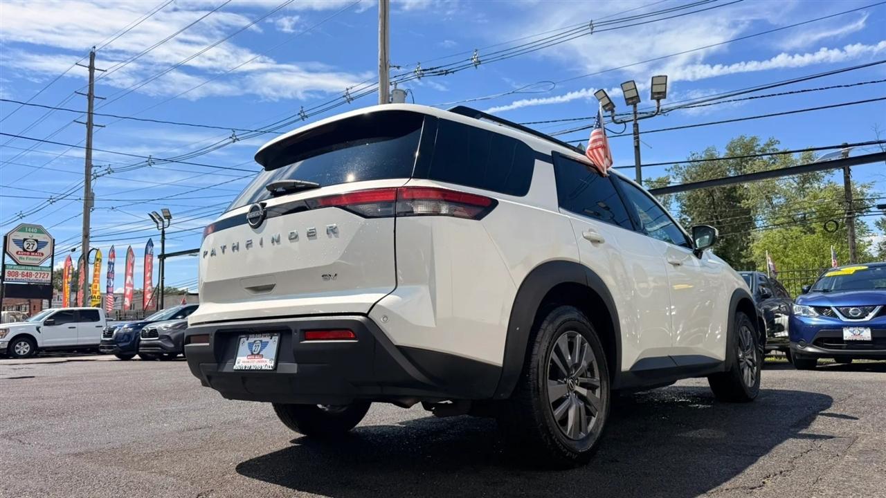 Nissan Pathfinder SV 2024