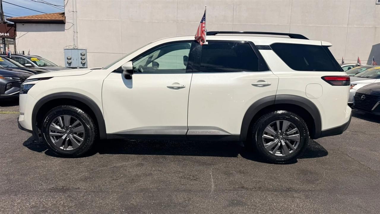 Nissan Pathfinder SV 2024