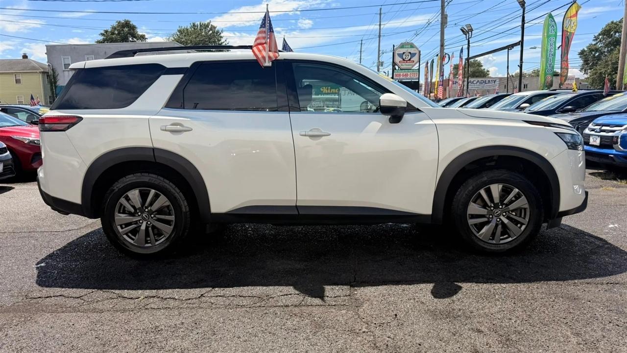 Nissan Pathfinder SV 2024