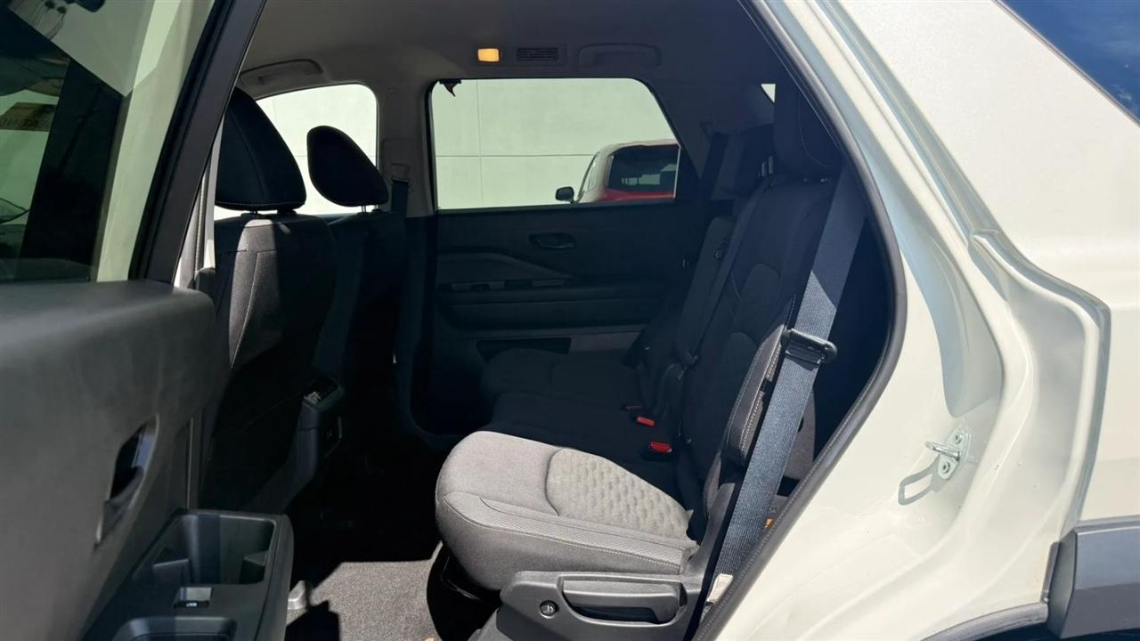 Nissan Pathfinder SV 2024