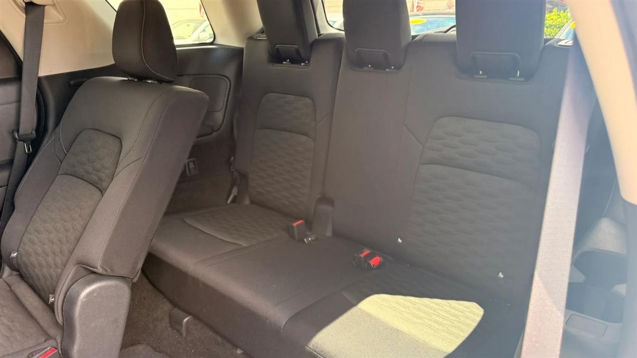 Nissan Pathfinder SV 2024