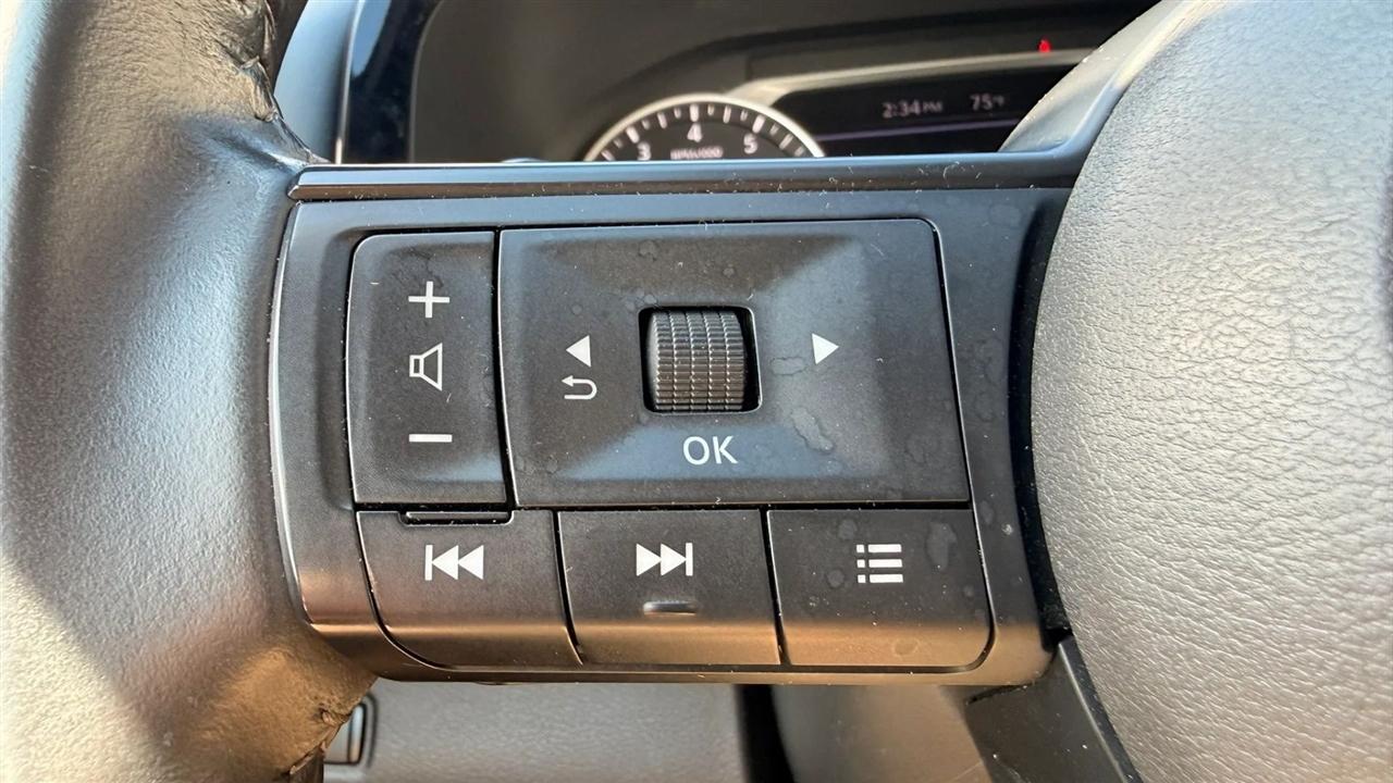 Nissan Pathfinder SV 2024