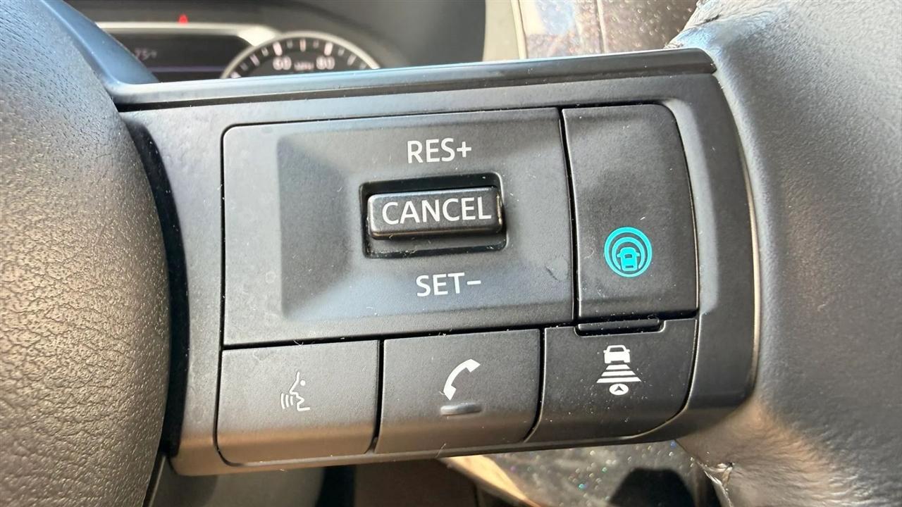 Nissan Pathfinder SV 2024
