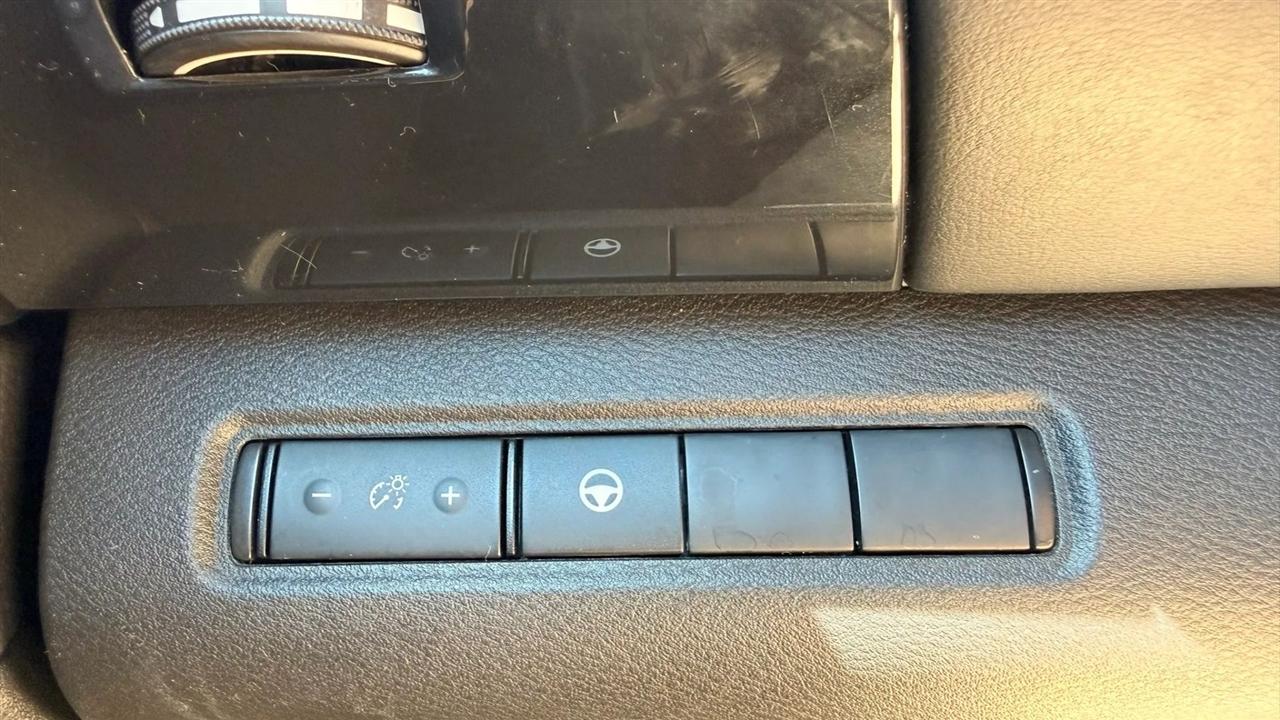 Nissan Pathfinder SV 2024
