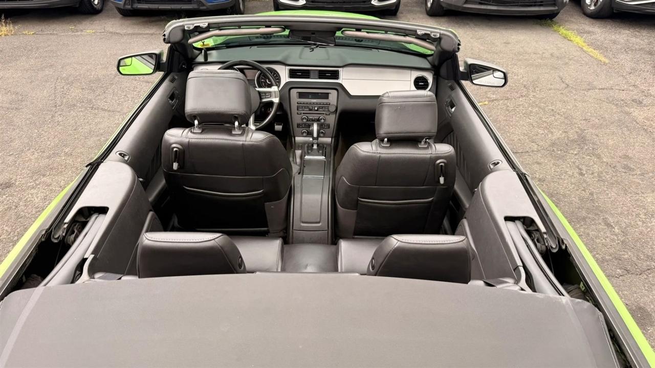 Ford Mustang V6 Convertible 2014