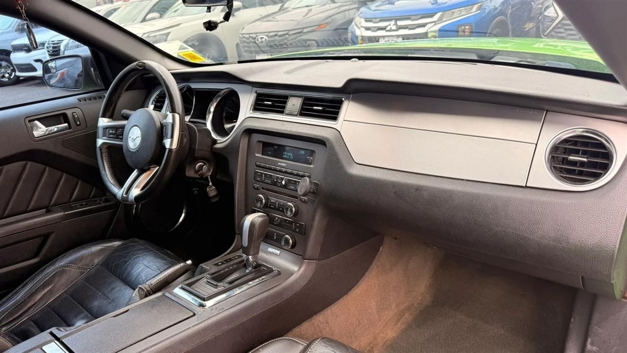 Ford Mustang V6 Convertible 2014