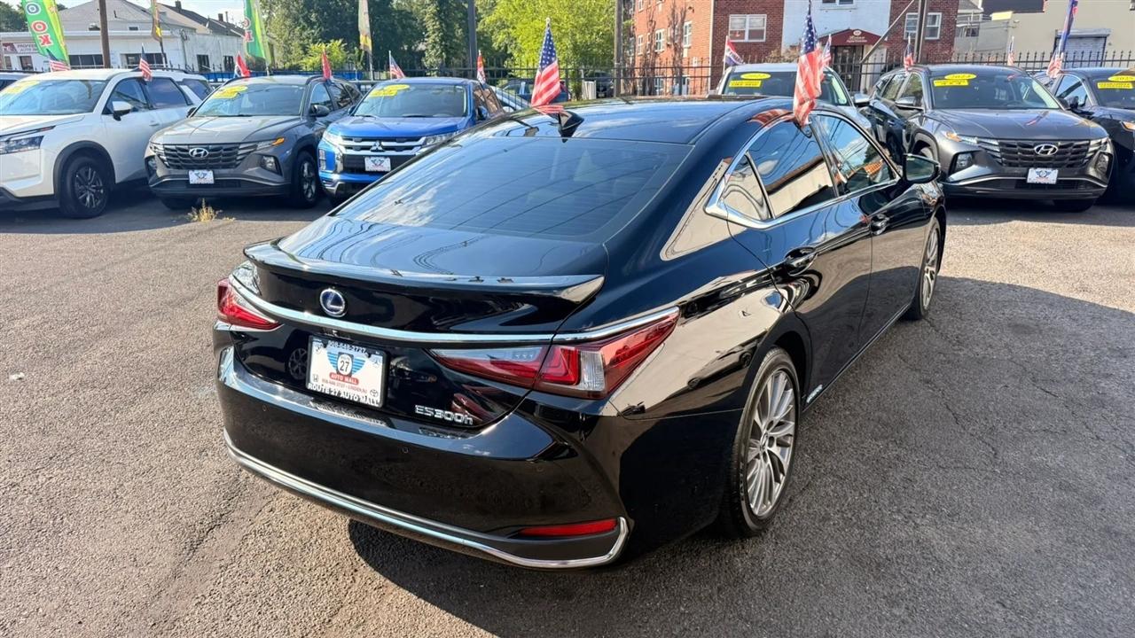 Lexus ES 300h Base 2021