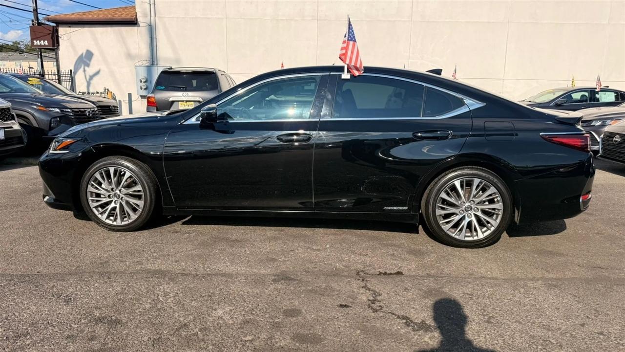 Lexus ES 300h Base 2021
