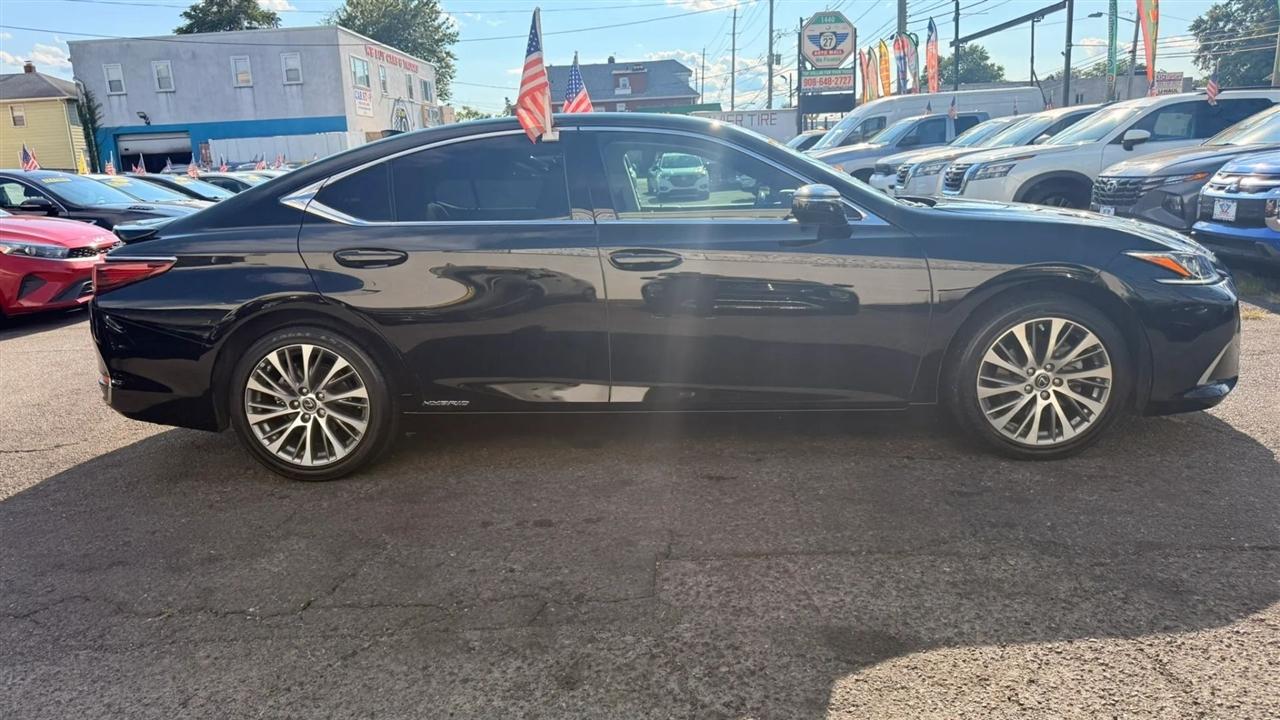 Lexus ES 300h Base 2021