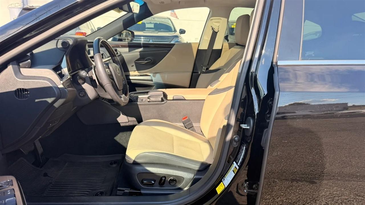 Lexus ES 300h Base 2021