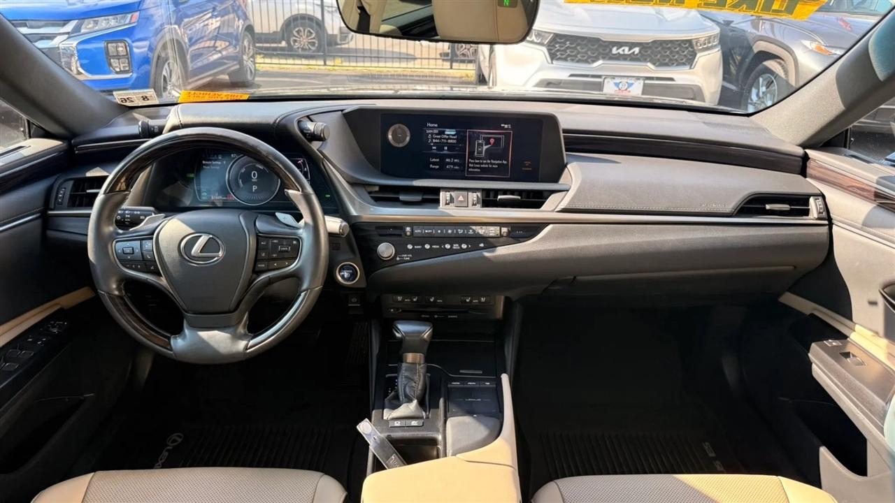 Lexus ES 300h Base 2021