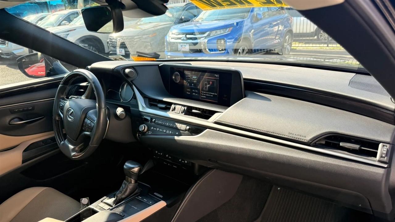 Lexus ES 300h Base 2021