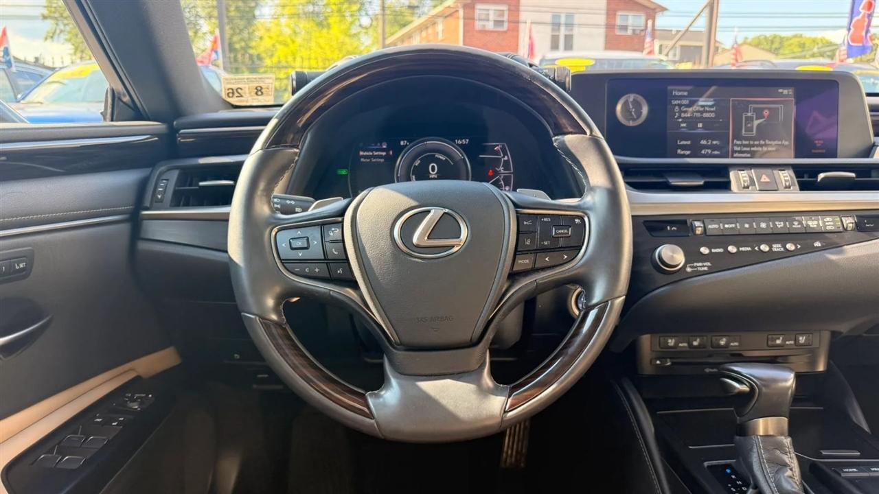 Lexus ES 300h Base 2021