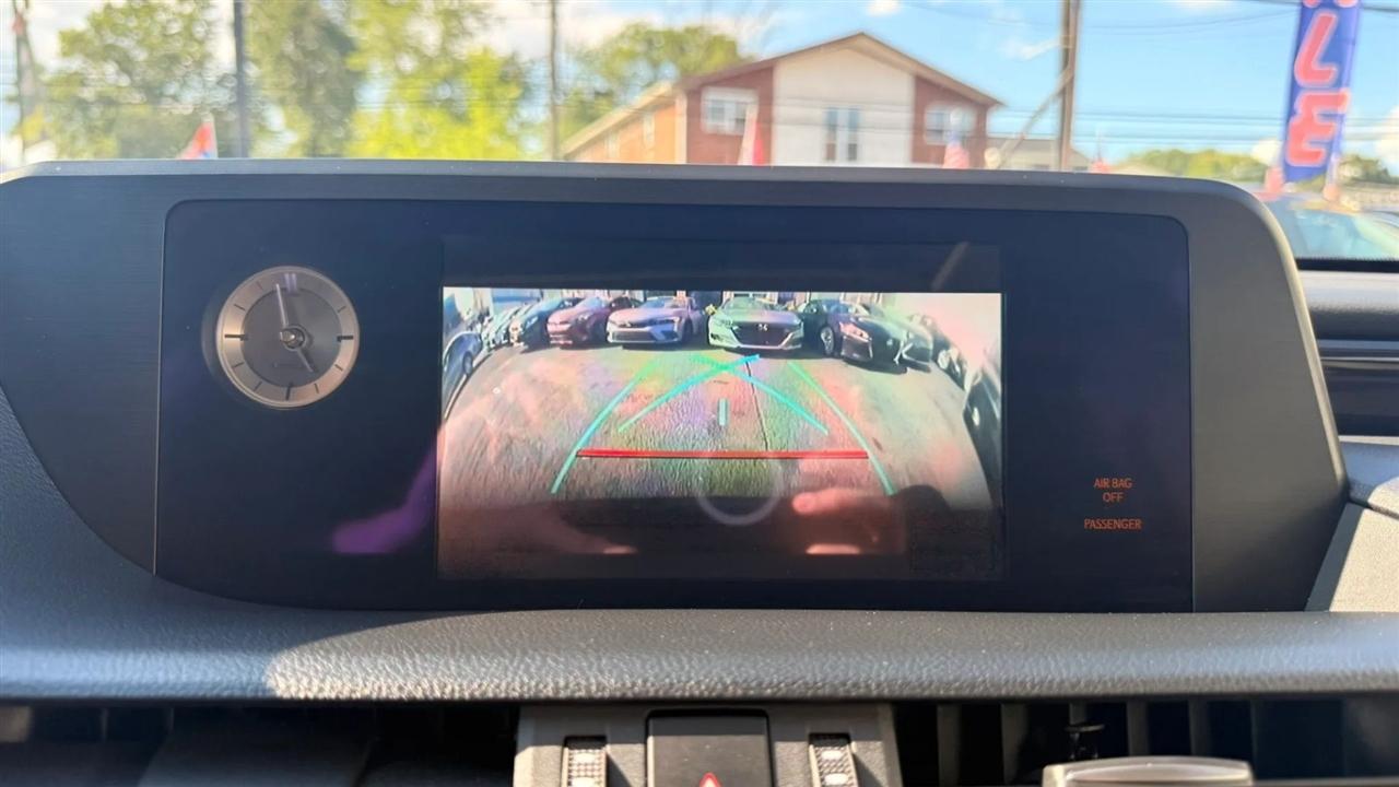Lexus ES 300h Base 2021