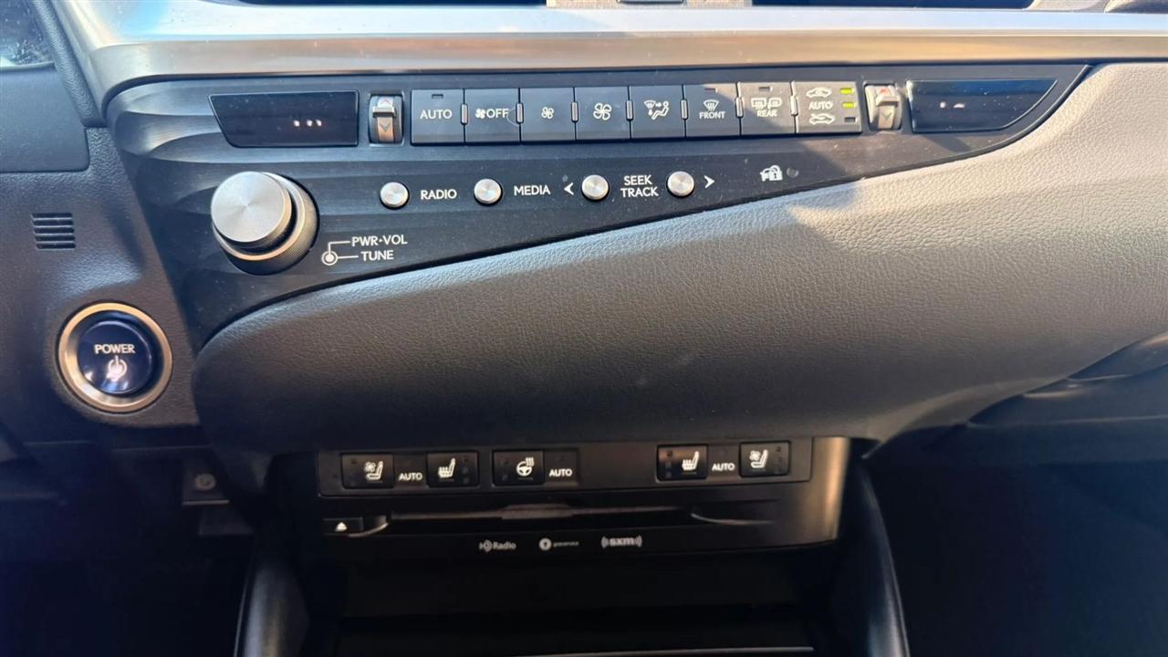 Lexus ES 300h Base 2021