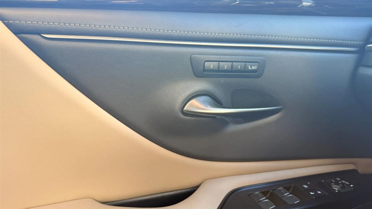 Lexus ES 300h Base 2021