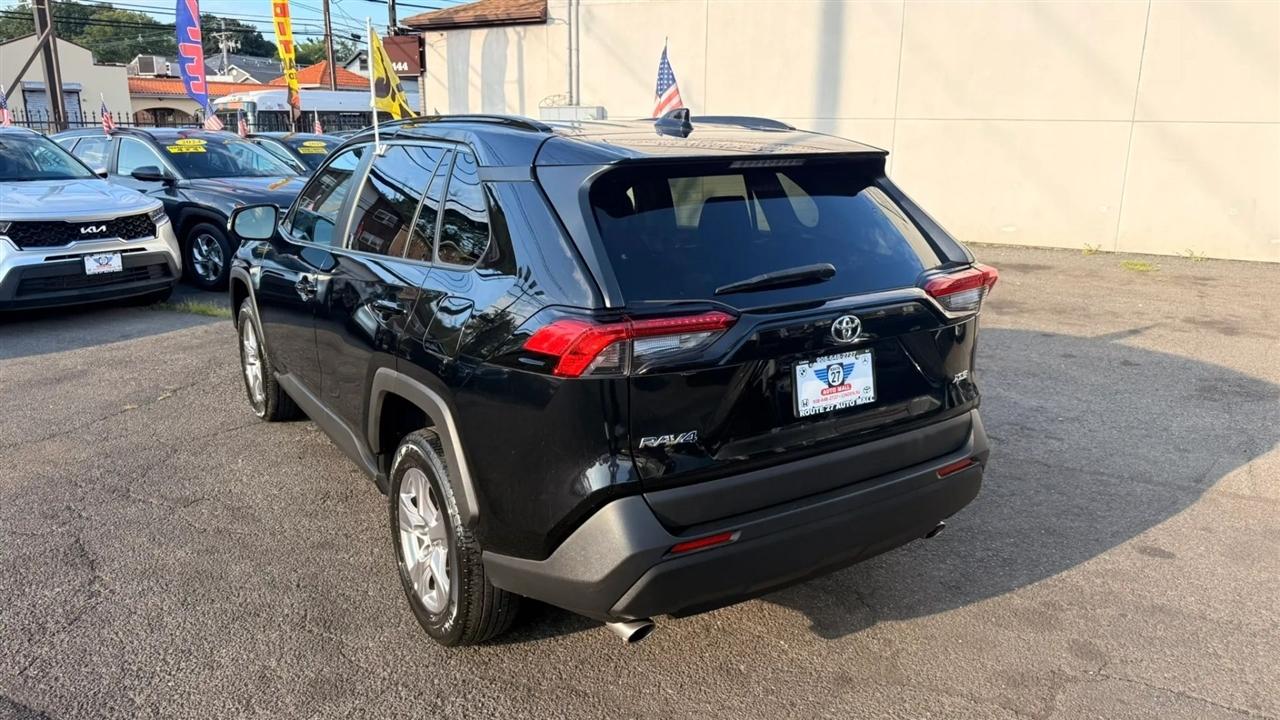 Toyota RAV4 XLE 2024