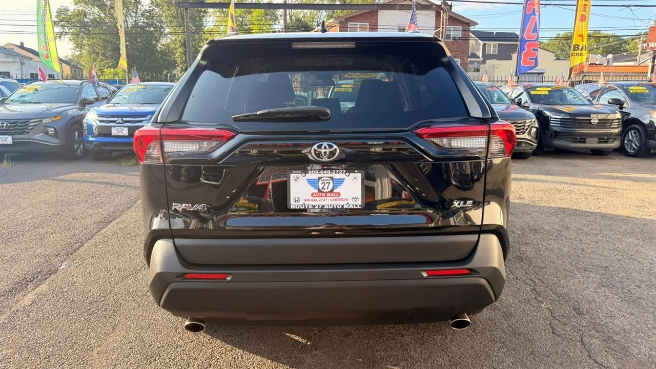 Toyota RAV4 XLE 2024