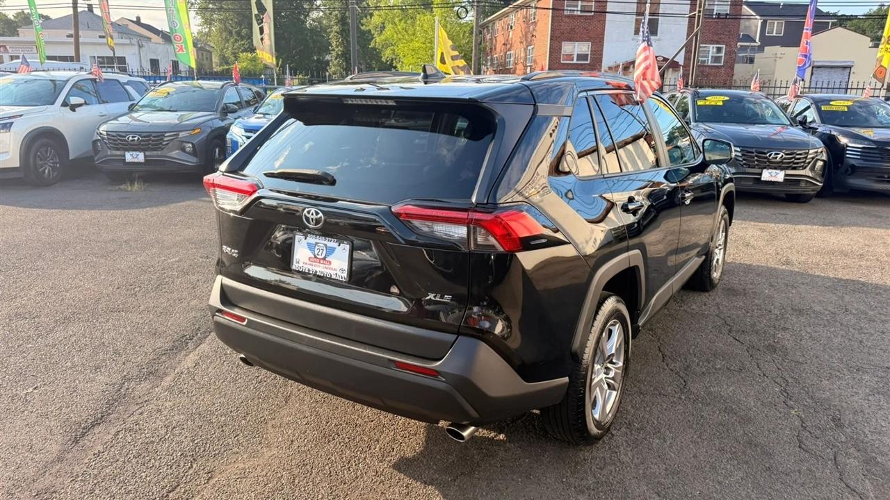 Toyota RAV4 XLE 2024