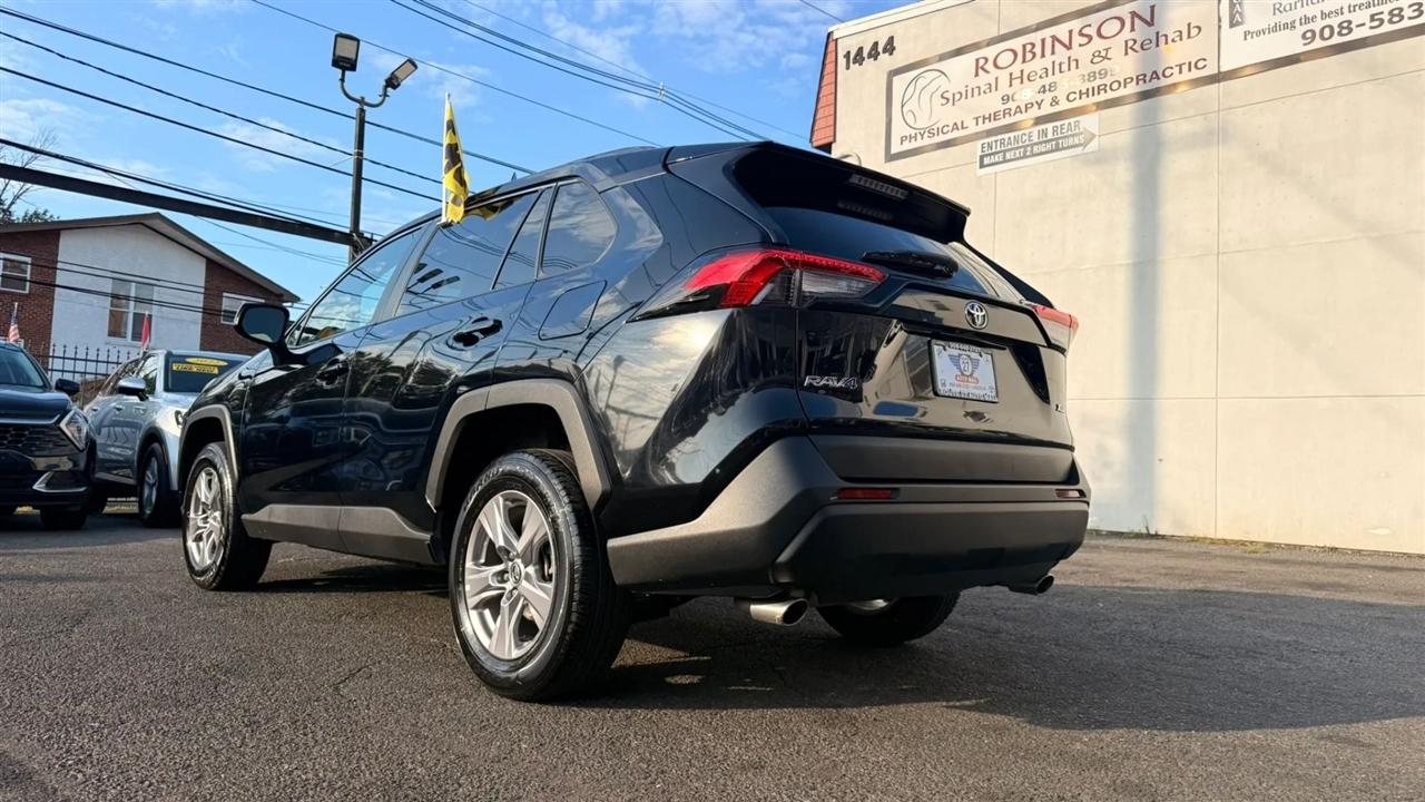 Toyota RAV4 XLE 2024