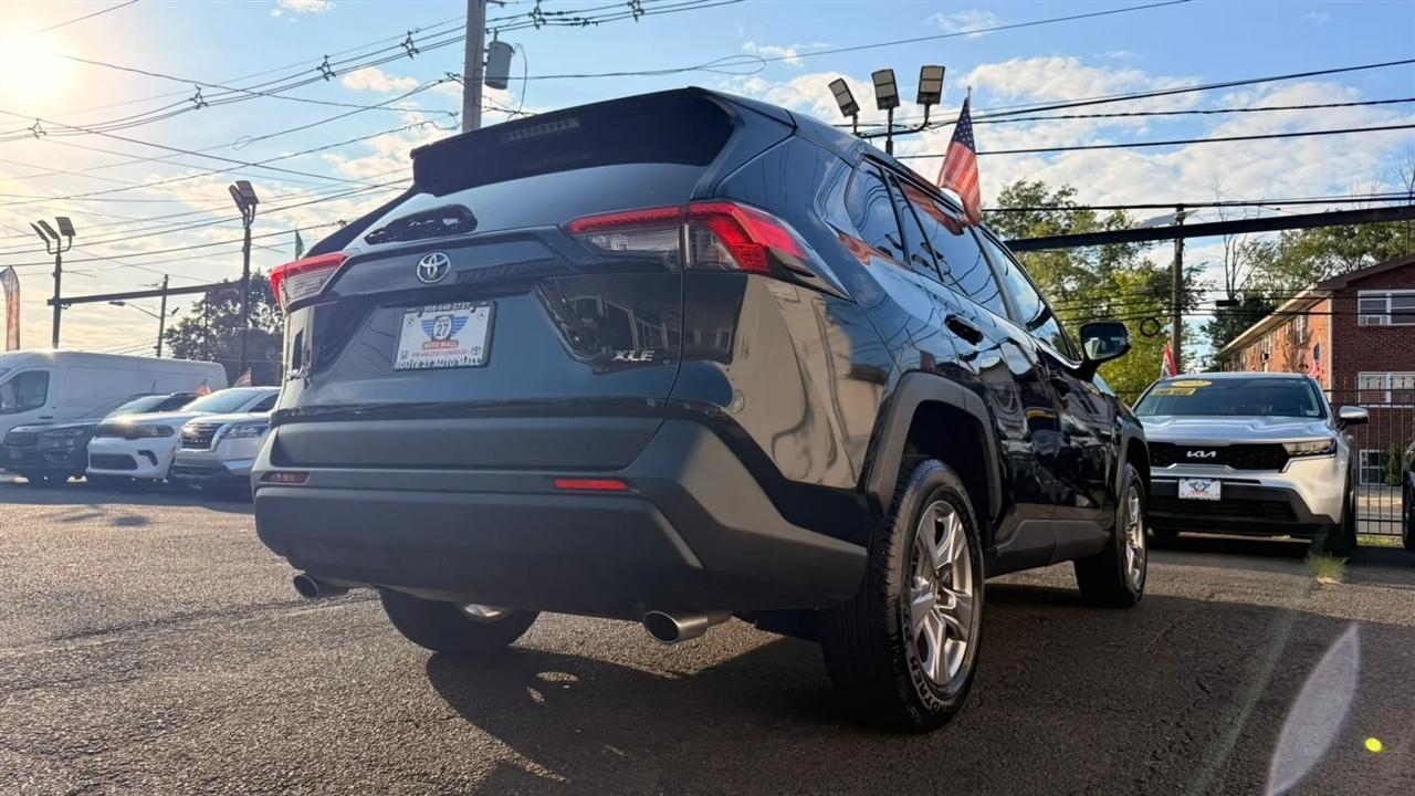 Toyota RAV4 XLE 2024