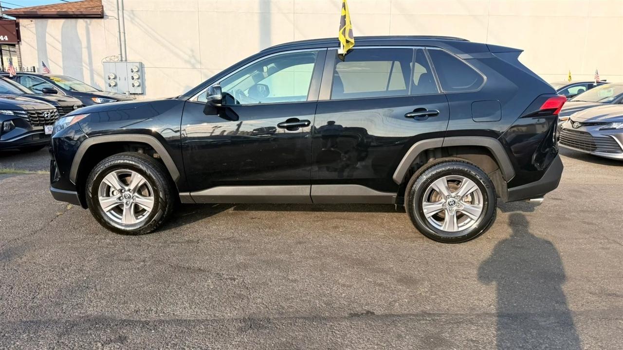 Toyota RAV4 XLE 2024