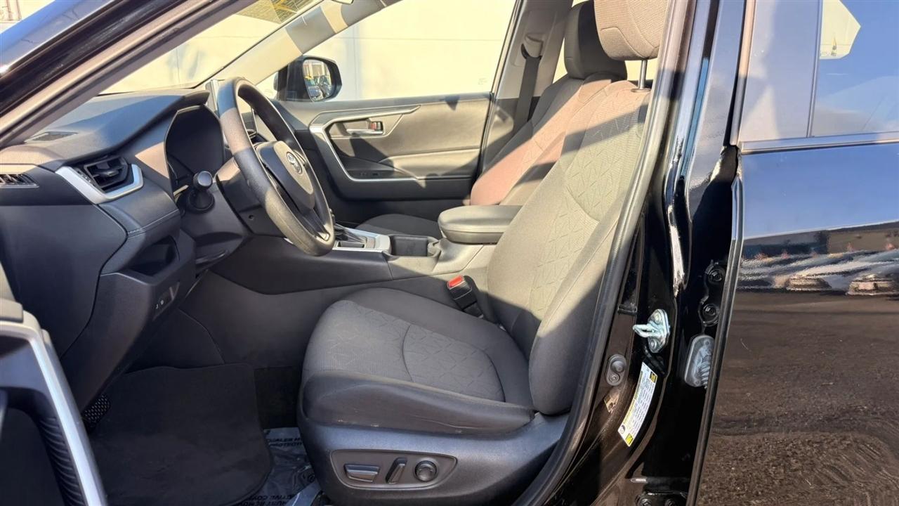 Toyota RAV4 XLE 2024