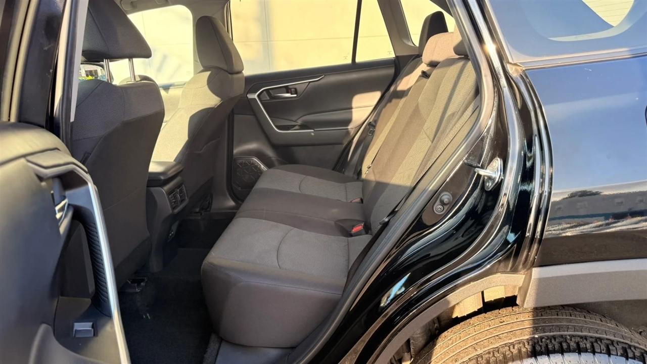 Toyota RAV4 XLE 2024