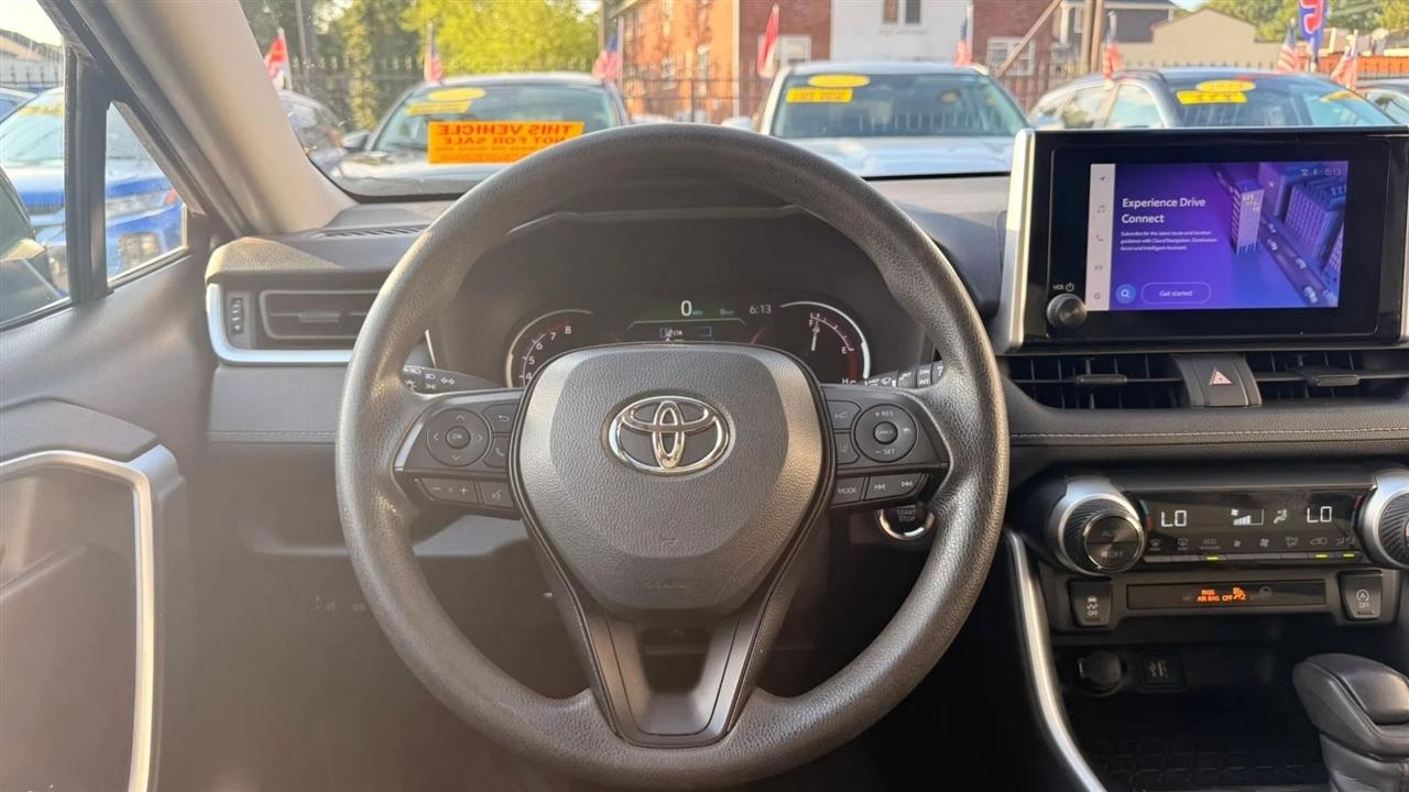 Toyota RAV4 XLE 2024