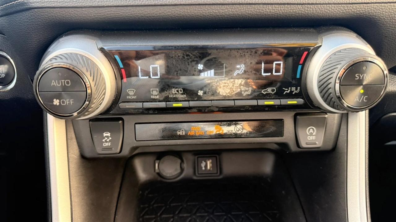 Toyota RAV4 XLE 2024