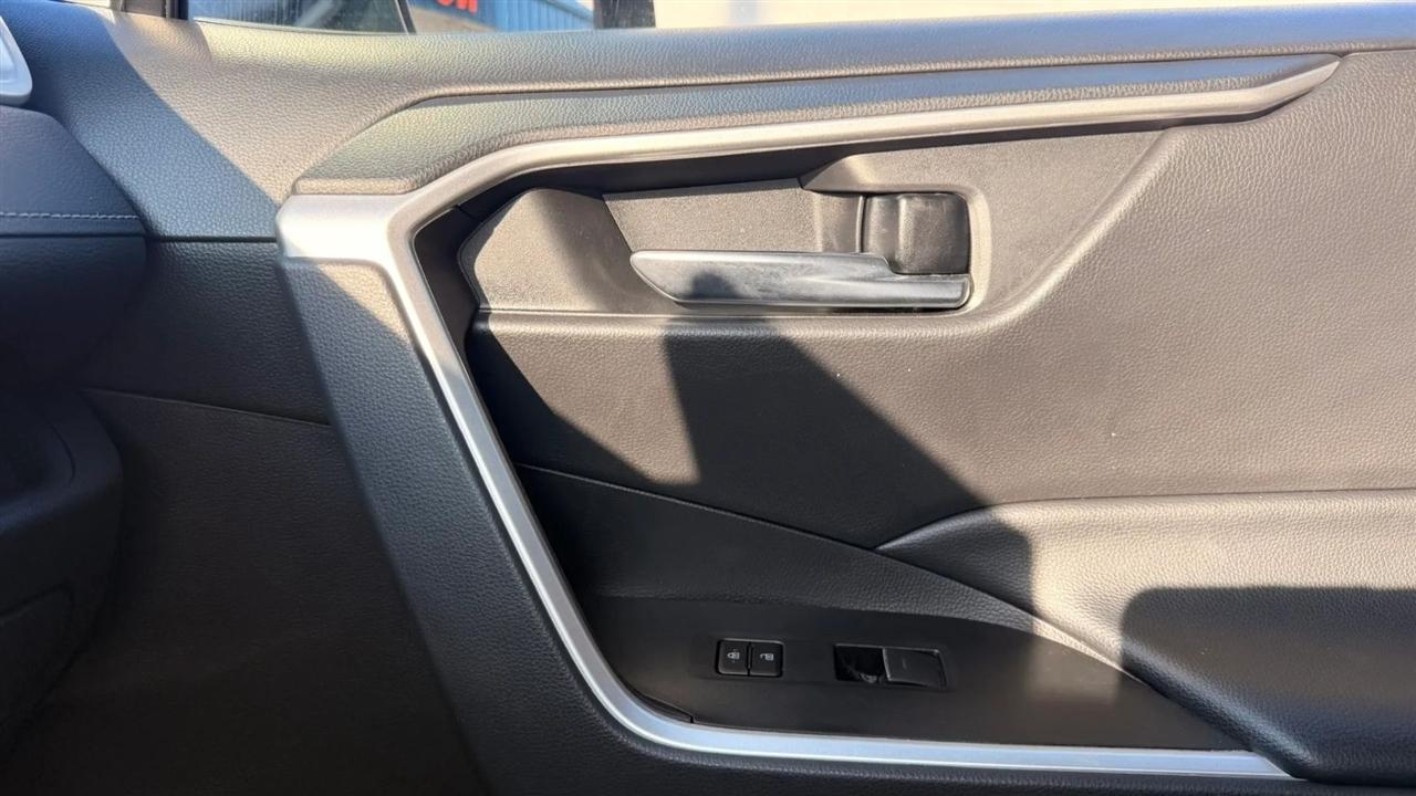 Toyota RAV4 XLE 2024