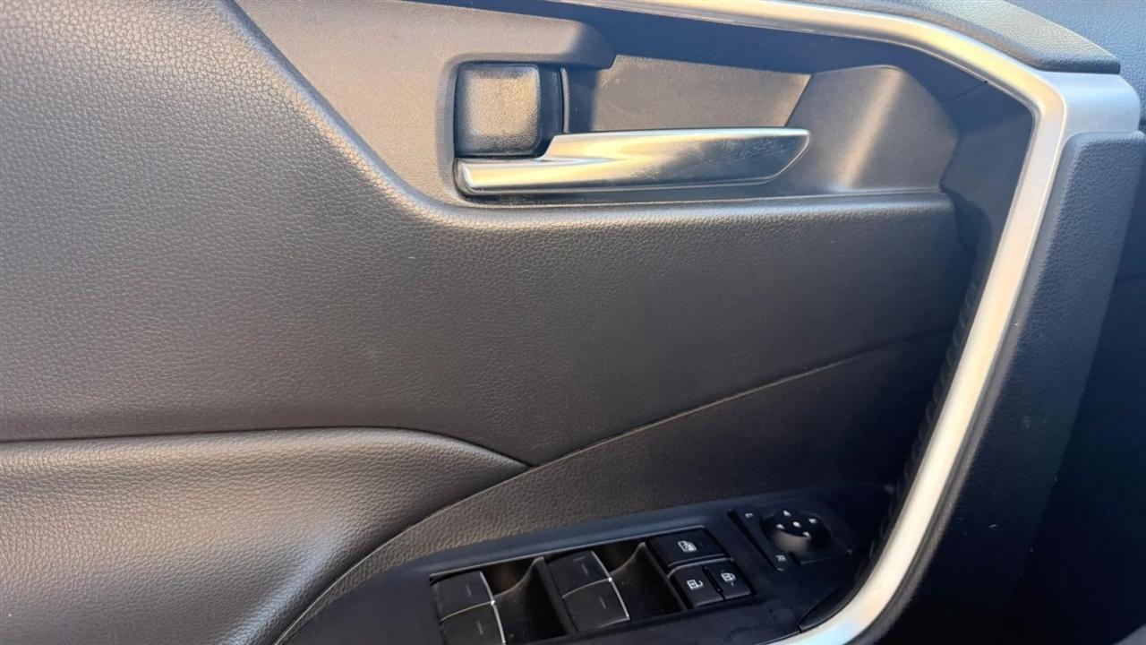 Toyota RAV4 XLE 2024