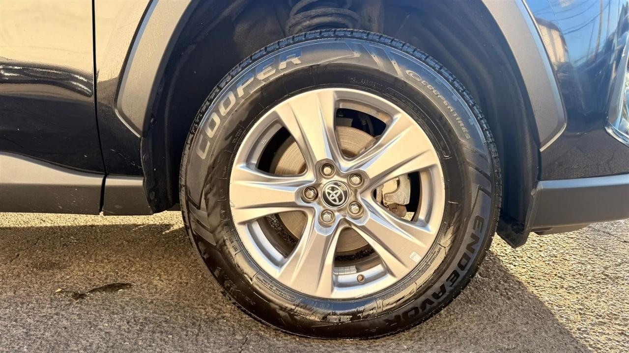 Toyota RAV4 XLE 2024