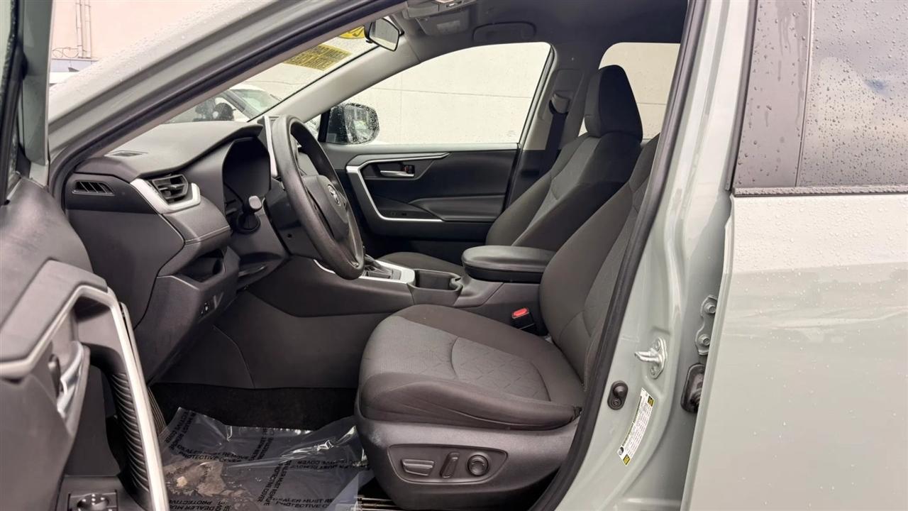 Toyota RAV4 XLE 2023