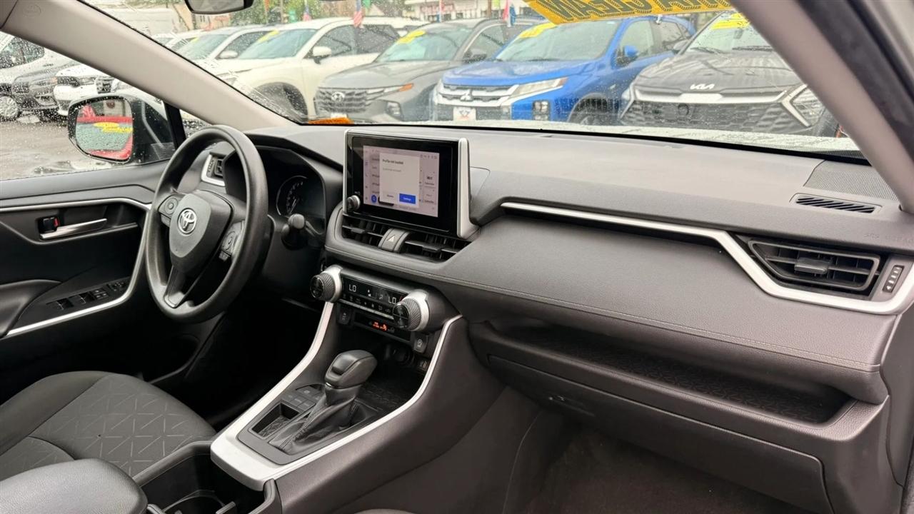 Toyota RAV4 XLE 2023