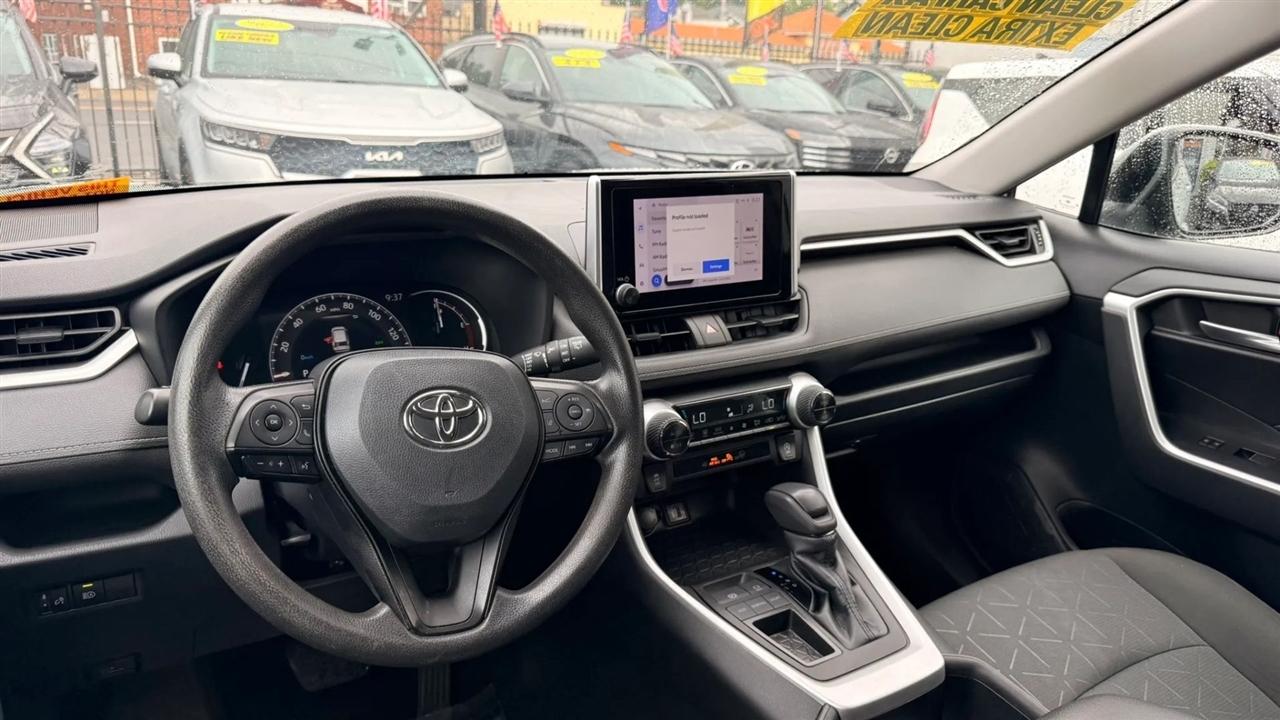 Toyota RAV4 XLE 2023