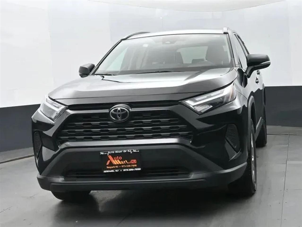 Toyota RAV4 XLE 2024