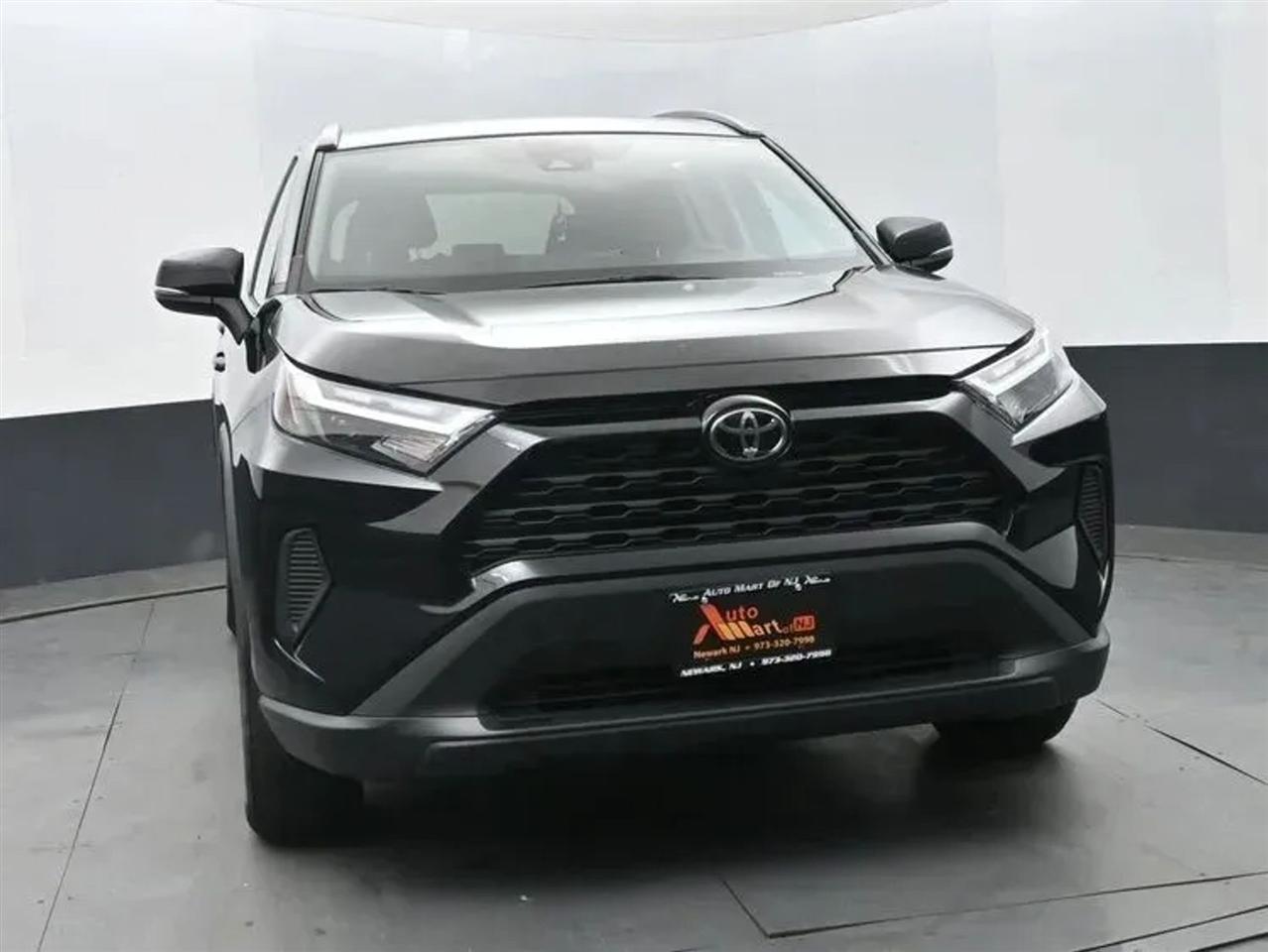 Toyota RAV4 XLE 2024