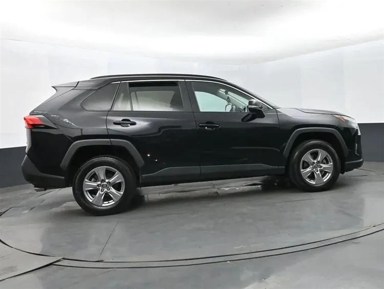 Toyota RAV4 XLE 2024