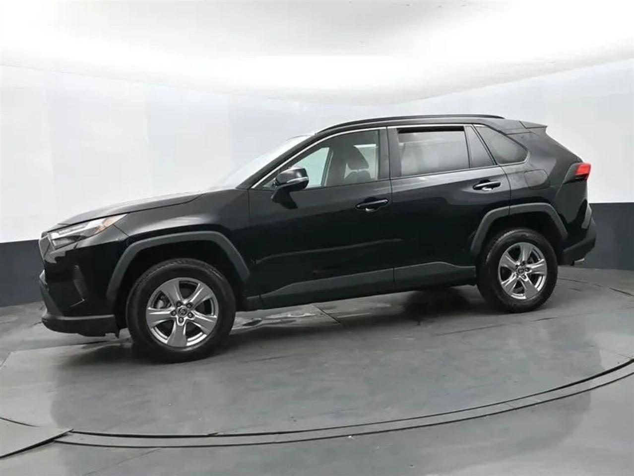 Toyota RAV4 XLE 2024