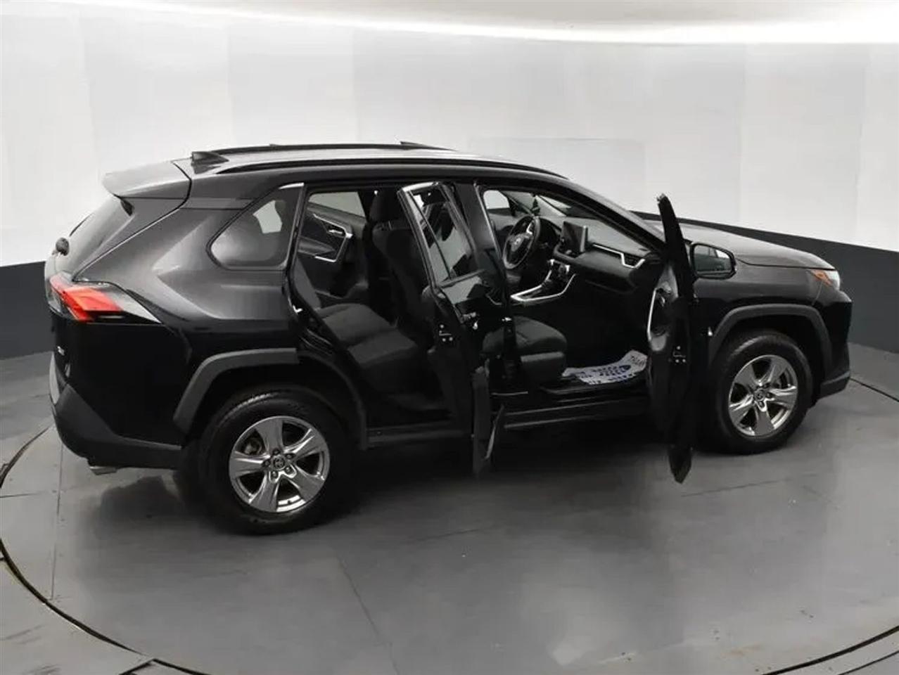 Toyota RAV4 XLE 2024