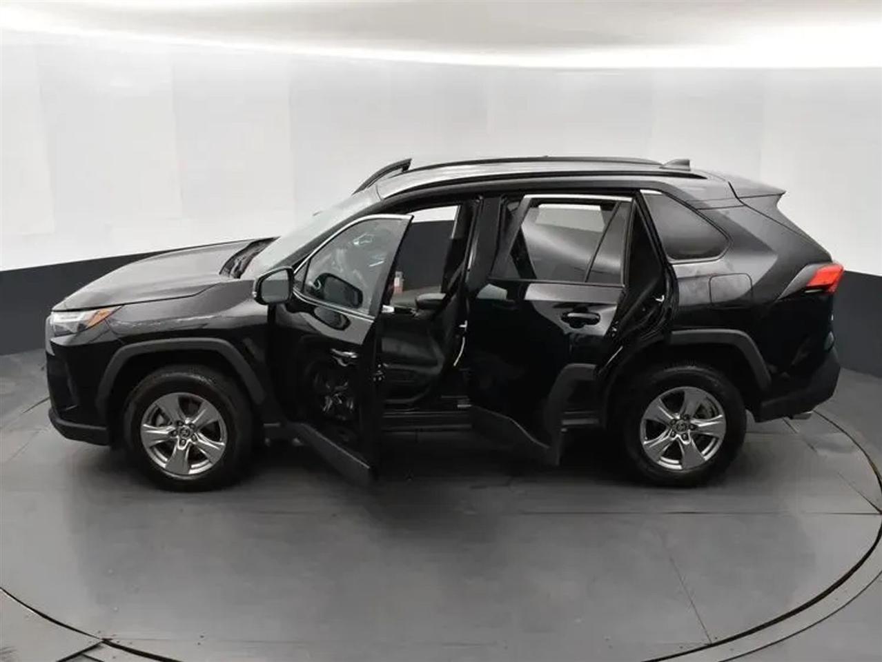 Toyota RAV4 XLE 2024
