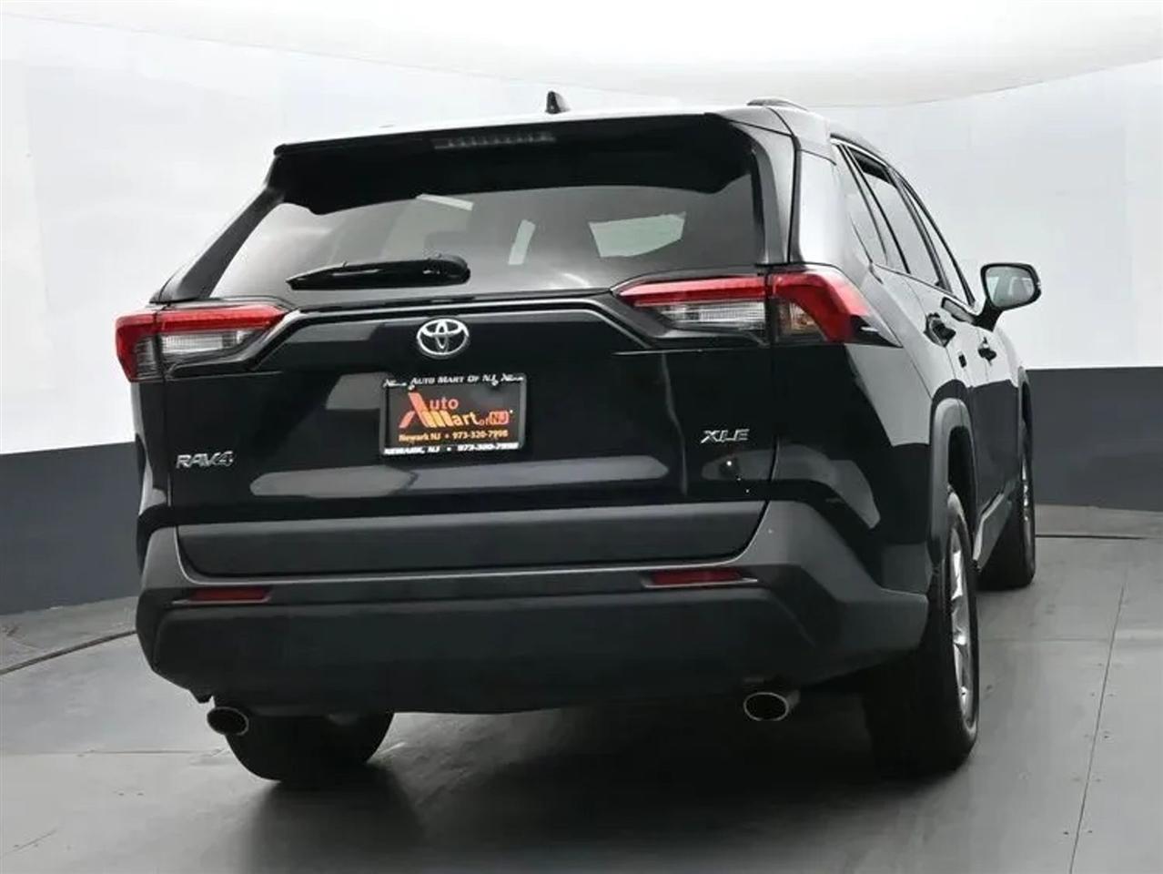 Toyota RAV4 XLE 2024