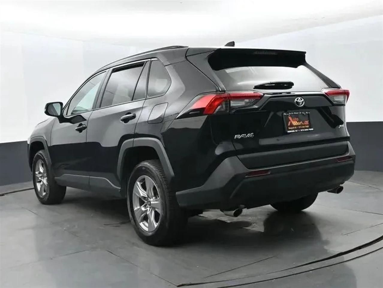 Toyota RAV4 XLE 2024